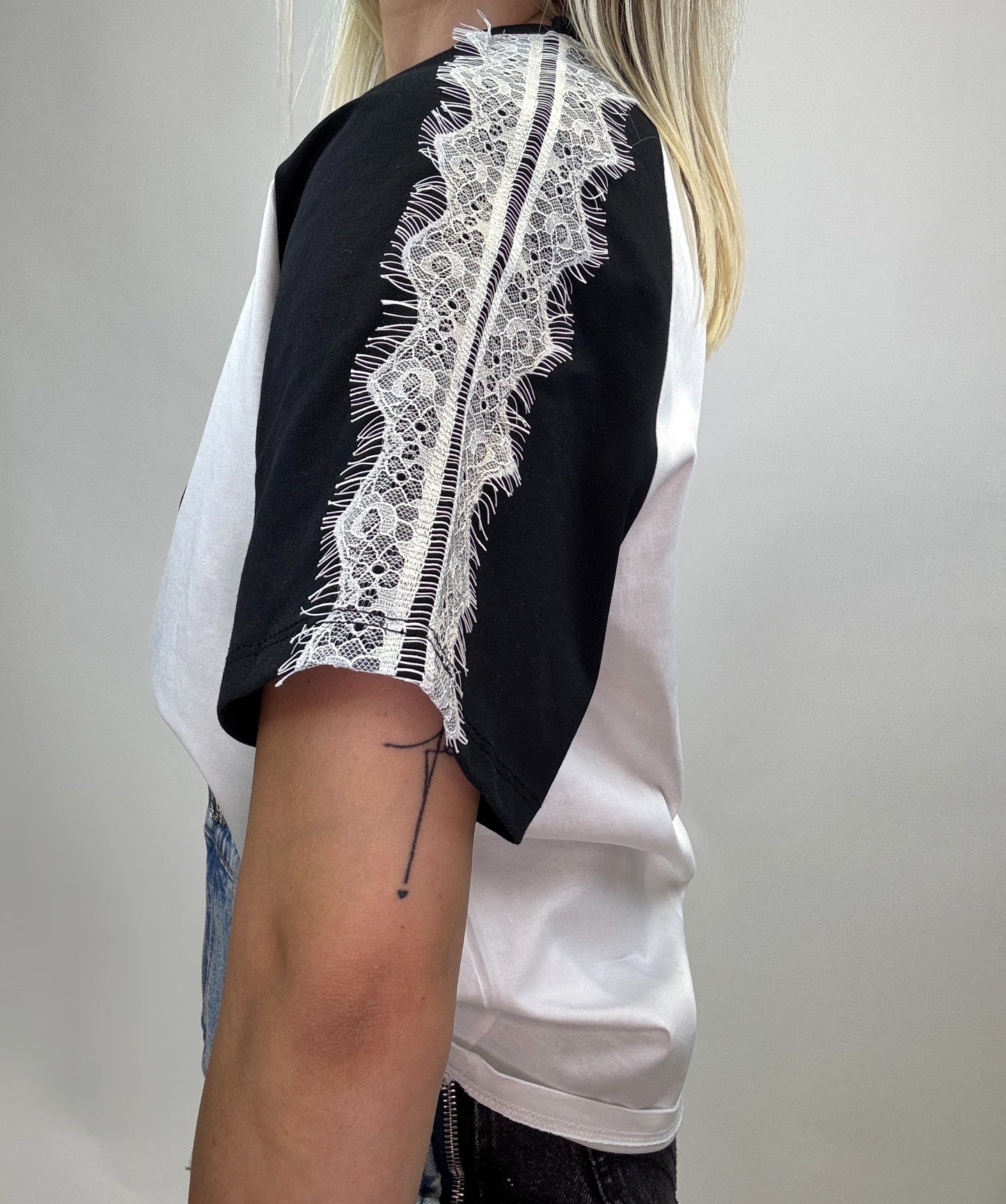 Tricou Alb Coert