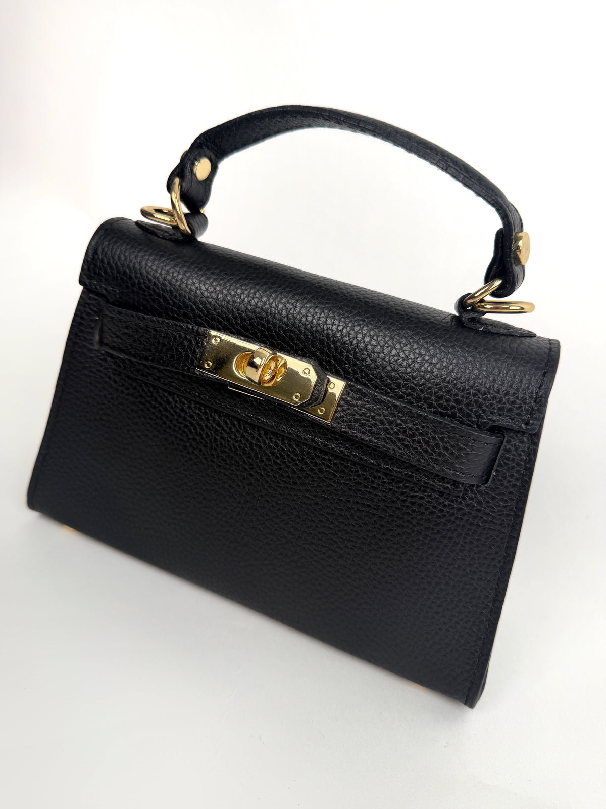 Geanta Neagra Nomi